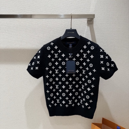 Louis Vuitton T-Shirts for Women in 213743