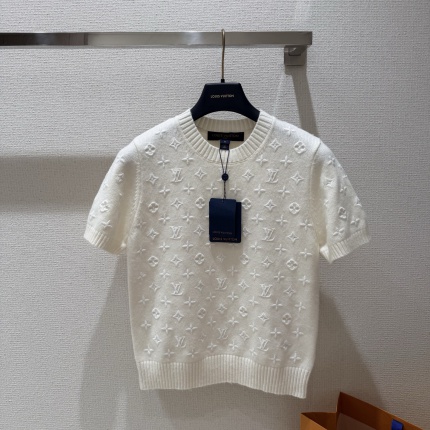Louis Vuitton T-Shirts for Women in 213744