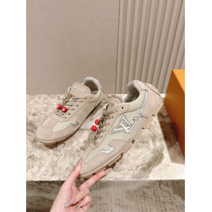 Louis Vuitton Sneakers For Men in 213757