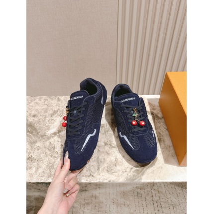 Louis Vuitton Sneakers For Men in 213761