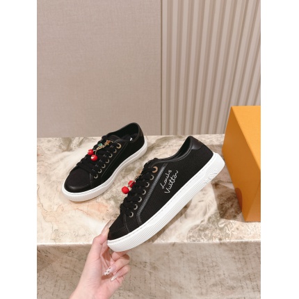 Louis Vuitton Sneakers For Men in 213762