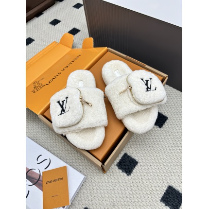 Louis Vuitton Slippers For Women in 213764