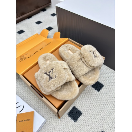 Louis Vuitton Slippers For Women in 213766