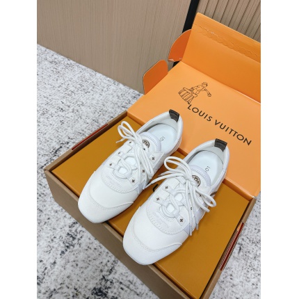 Louis Vuitton Sneakers for women in 213782