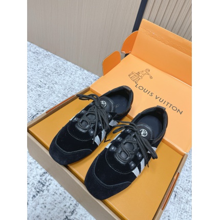 Louis Vuitton Sneakers for women in 213784