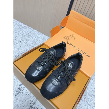 Louis Vuitton Sneakers for women in 213787
