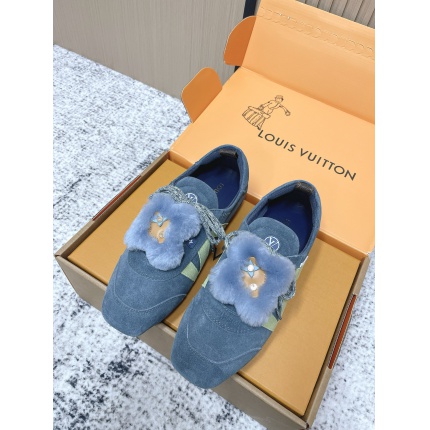 Louis Vuitton Sneakers for women in 213792