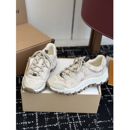 Louis Vuitton Sneakers for women in 213794