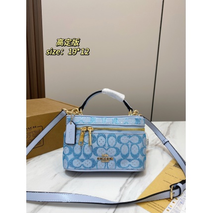 Coach Handbags in 213899