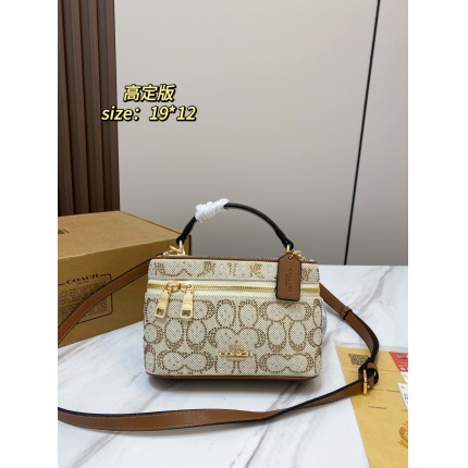 Coach Handbags in 213900