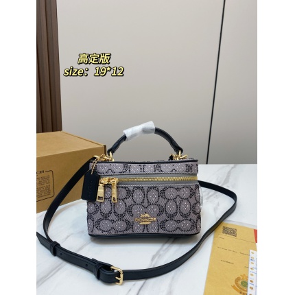 Coach Handbags in 213901