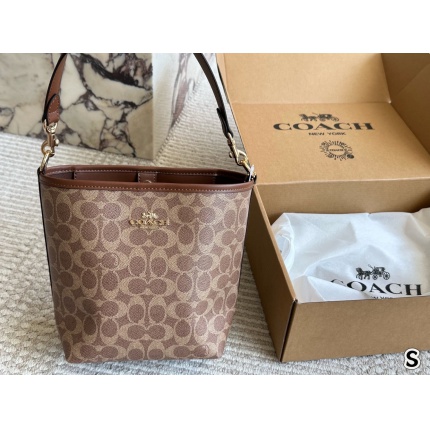 Coach Handbags in 213904
