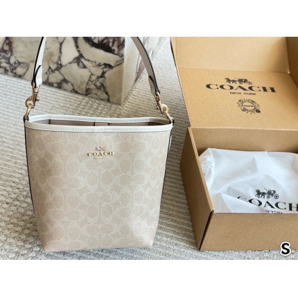 Coach Handbags in 213905