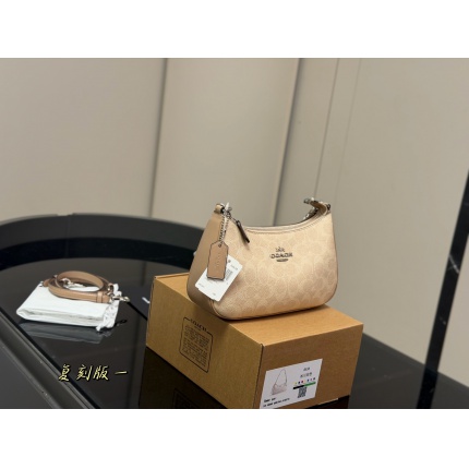 Coach Cross Bags in 213979