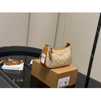 Coach Cross Bags in 213980