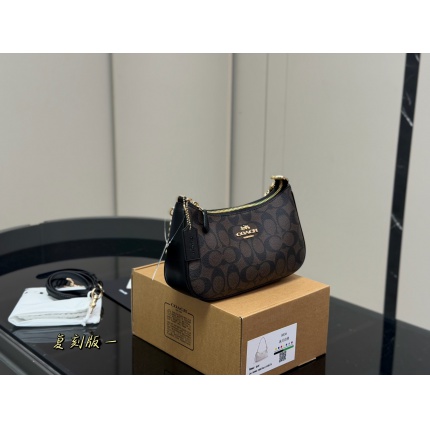 Coach Cross Bags in 213985
