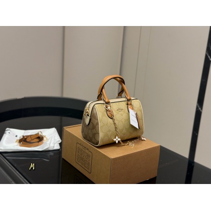 Coach Cross Bags in 213986