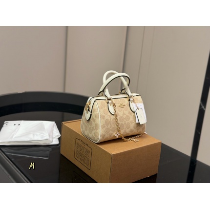 Coach Cross Bags in 213992