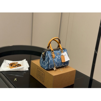Coach Cross Bags in 213997