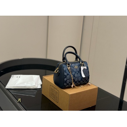 Coach Cross Bags in 213999