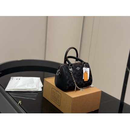 Coach Cross Bags in 214000