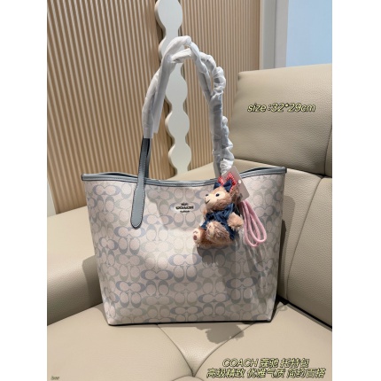 Coach Cross Bags in 214030