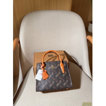 Coach Cross Bags in 214037