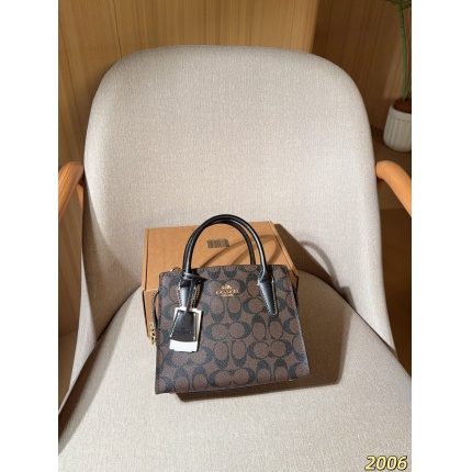 Coach Cross Bags in 214038