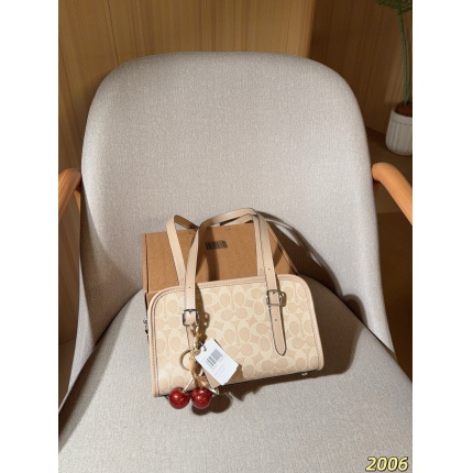 Coach Cross Bags in 214046