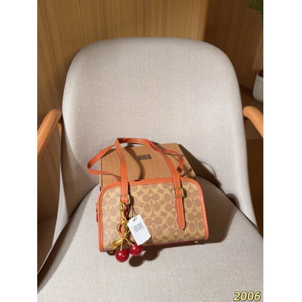 Coach Cross Bags in 214047