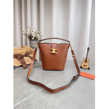 CELINE AAA Quality Handbags in 214057