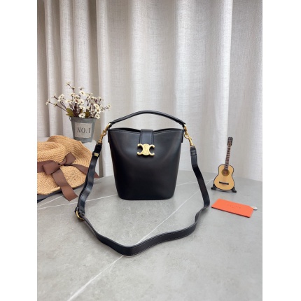 CELINE AAA Quality Handbags in 214058