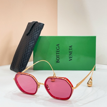 BOTTEGA VENET Glasses in 214373