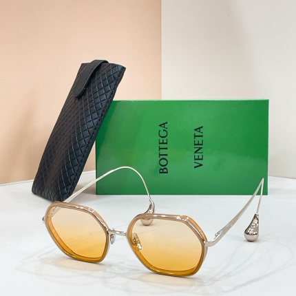 BOTTEGA VENET Glasses in 214374