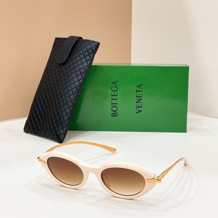 BOTTEGA VENET Glasses in 214381