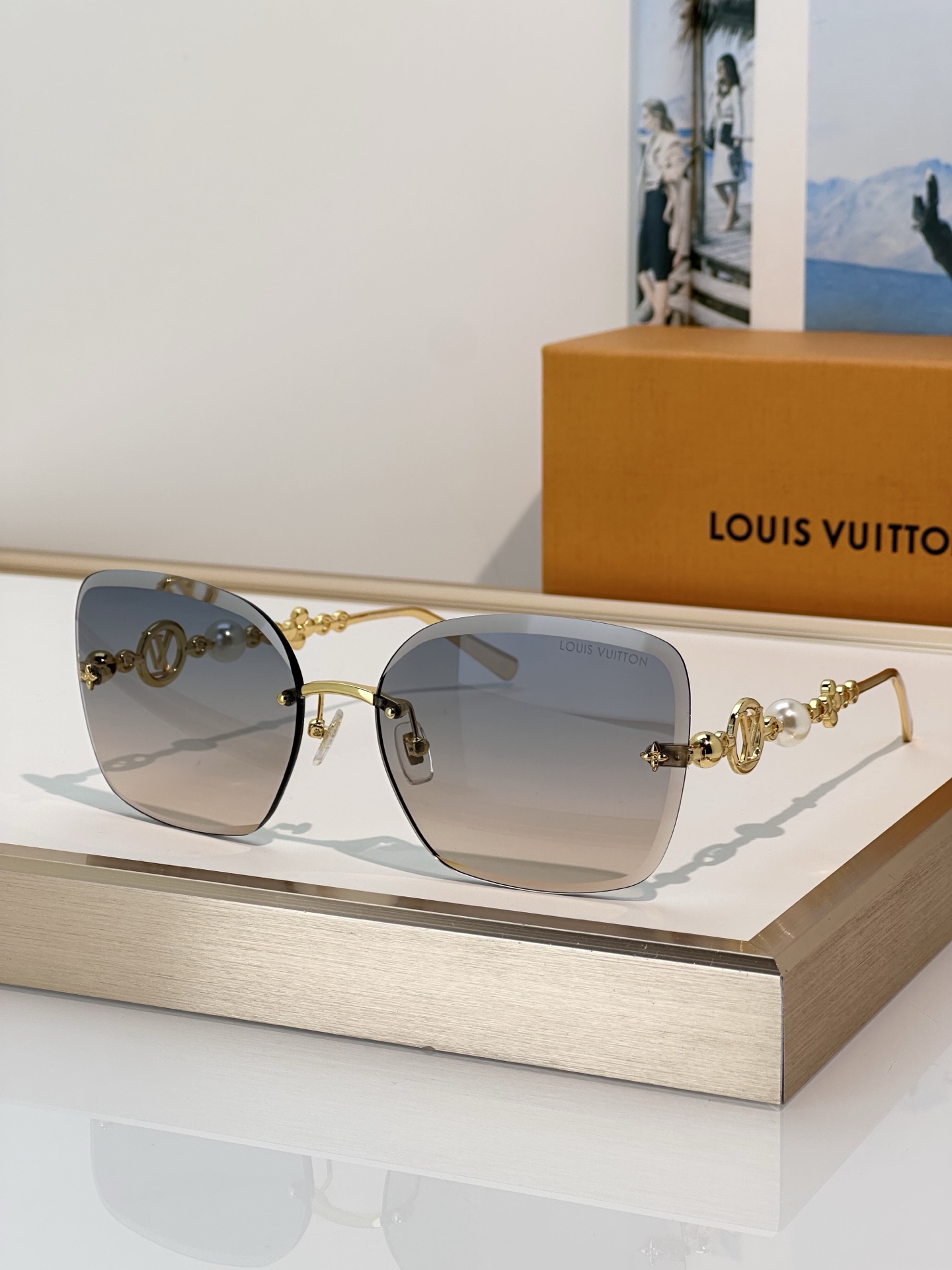 Cheap Louis Vuitton AAA quality Sunglasses in 209084, $45 USD- [IB209084] - Replica Louis Vuitton AAA Quality Sunglasses