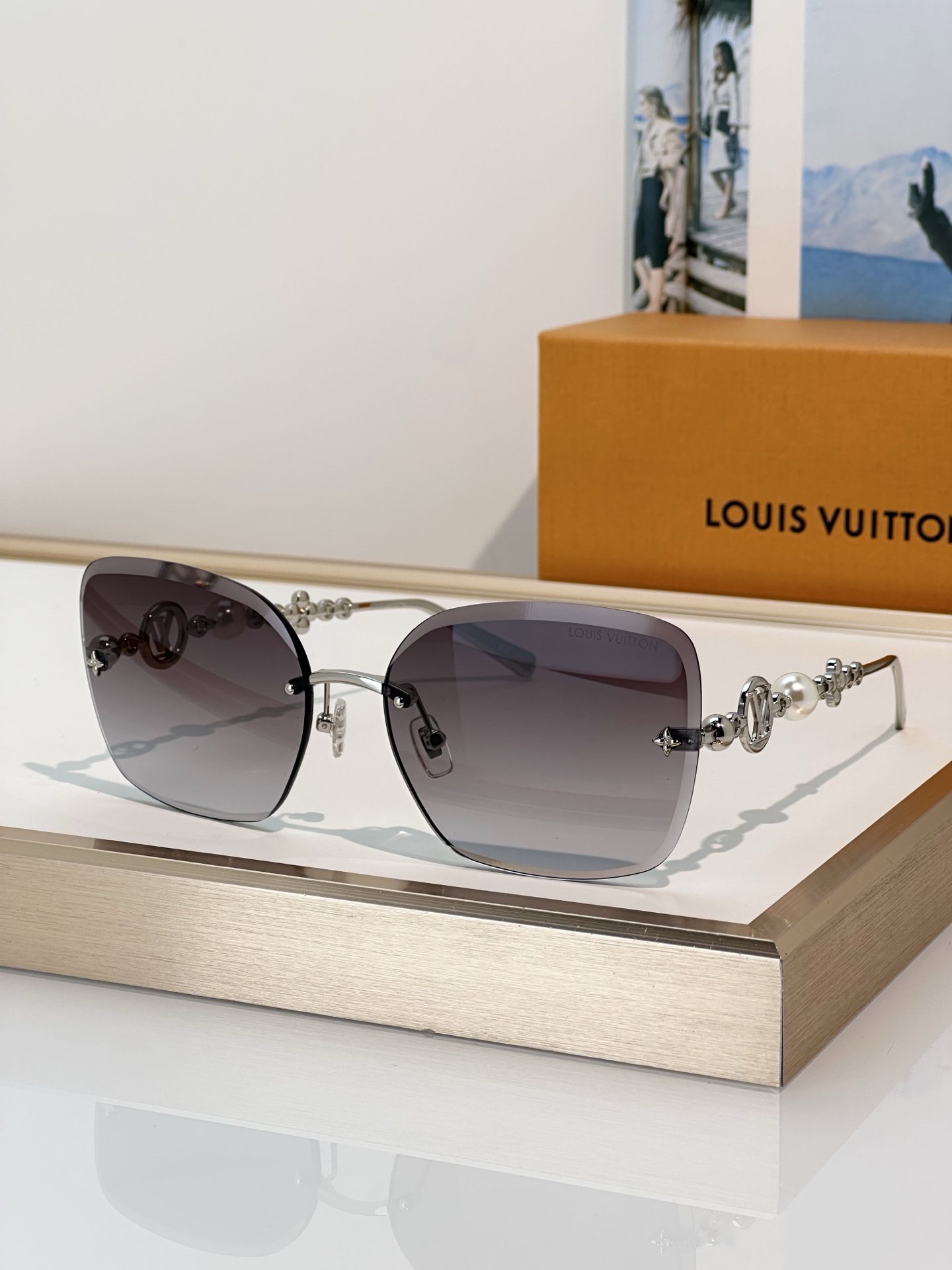 Cheap Louis Vuitton AAA quality Sunglasses in 209086, $45 USD- [IB209086] - Replica Louis Vuitton AAA Quality Sunglasses