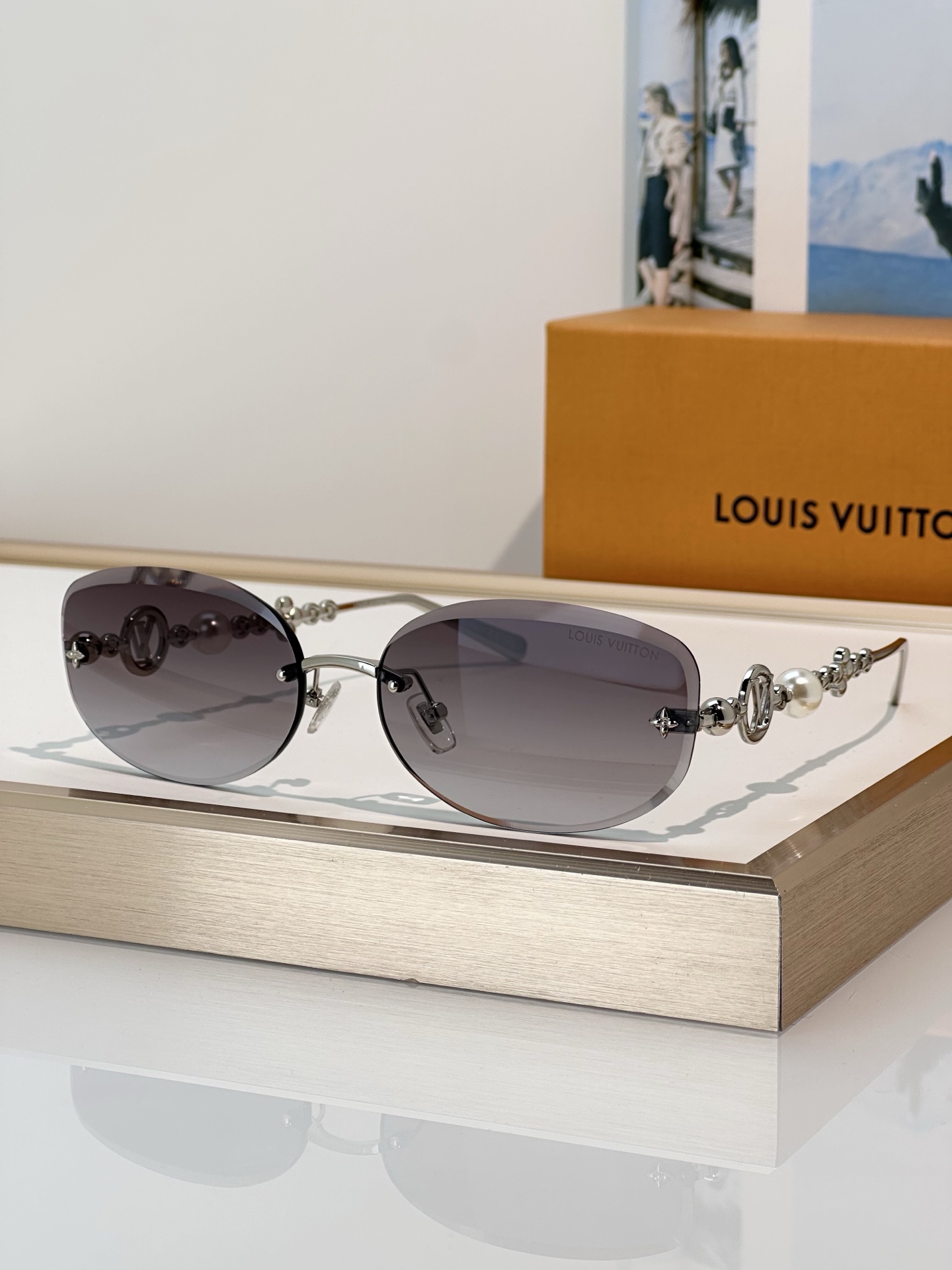 Cheap Louis Vuitton AAA quality Sunglasses in 209097, $45 USD- [IB209097] - Replica Louis Vuitton AAA Quality Sunglasses