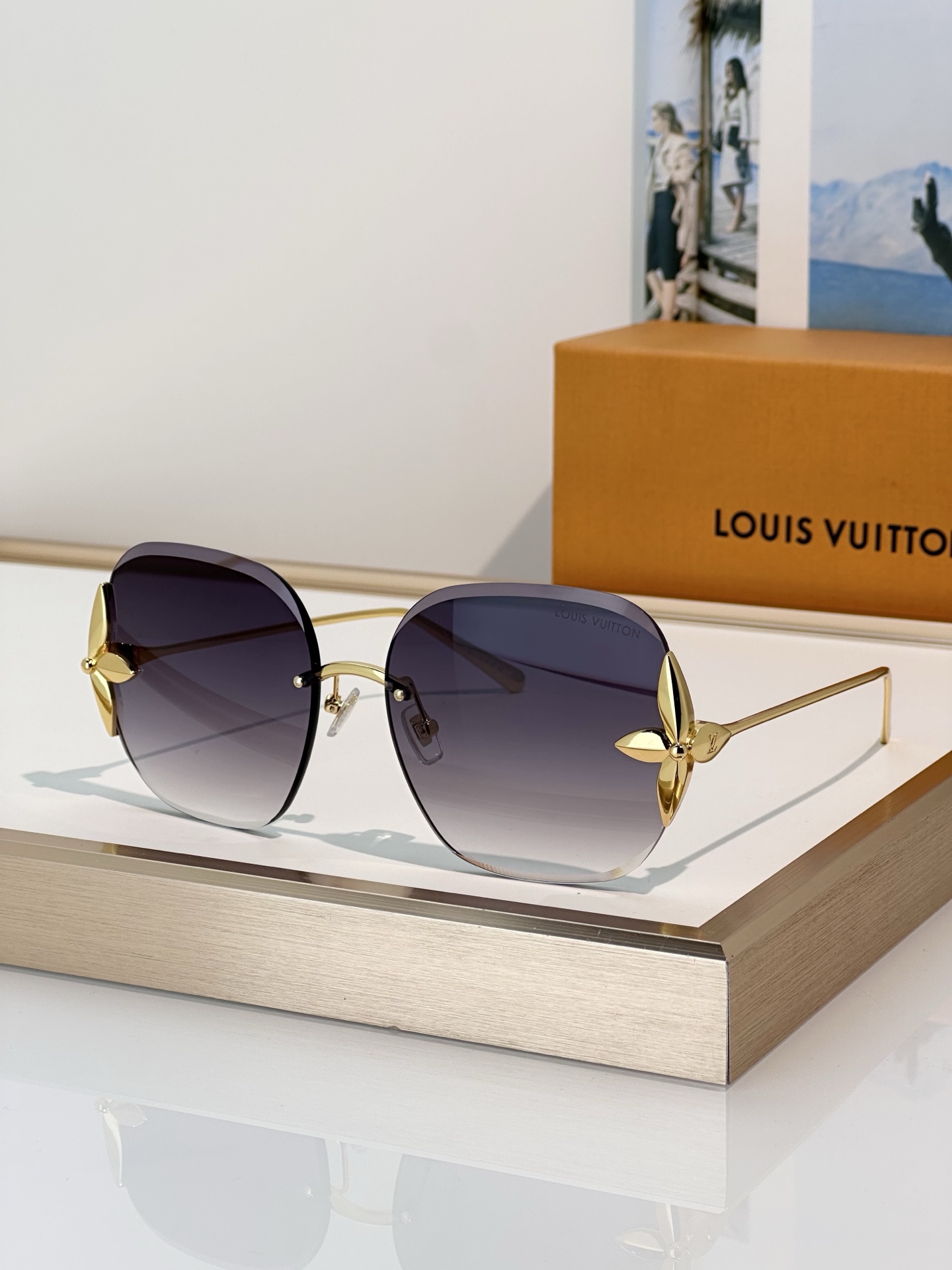 Cheap Louis Vuitton AAA quality Sunglasses in 209122, $45 USD- [IB209122] - Replica Louis Vuitton AAA Quality Sunglasses