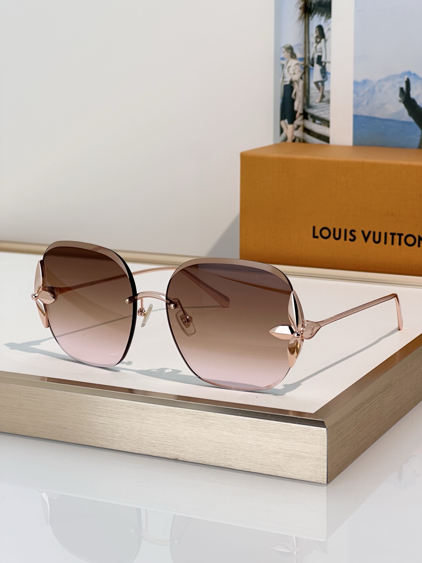 Cheap Louis Vuitton AAA quality Sunglasses in 209126, $45 USD- [IB209126] - Replica Louis Vuitton AAA Quality Sunglasses