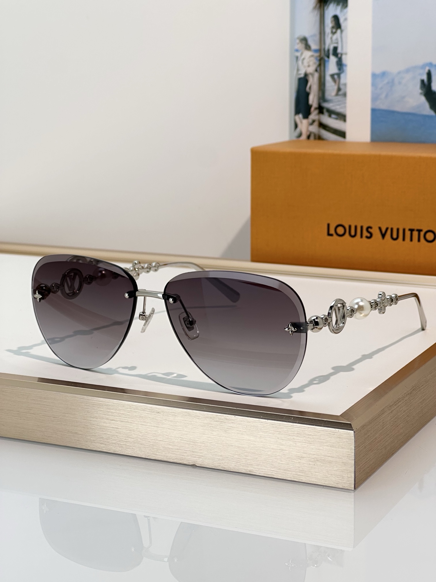 Cheap Louis Vuitton AAA quality Sunglasses in 209132, $45 USD- [IB209132] - Replica Louis Vuitton AAA Quality Sunglasses