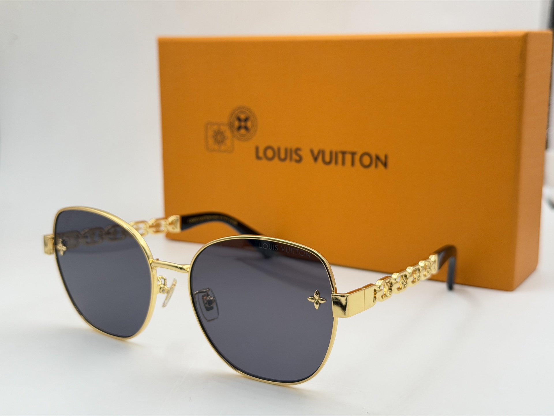 Cheap Louis Vuitton AAA Quality Sunglasses in 209158, $45 USD- [IB209158] - Replica Louis Vuitton AAA Quality Sunglasses