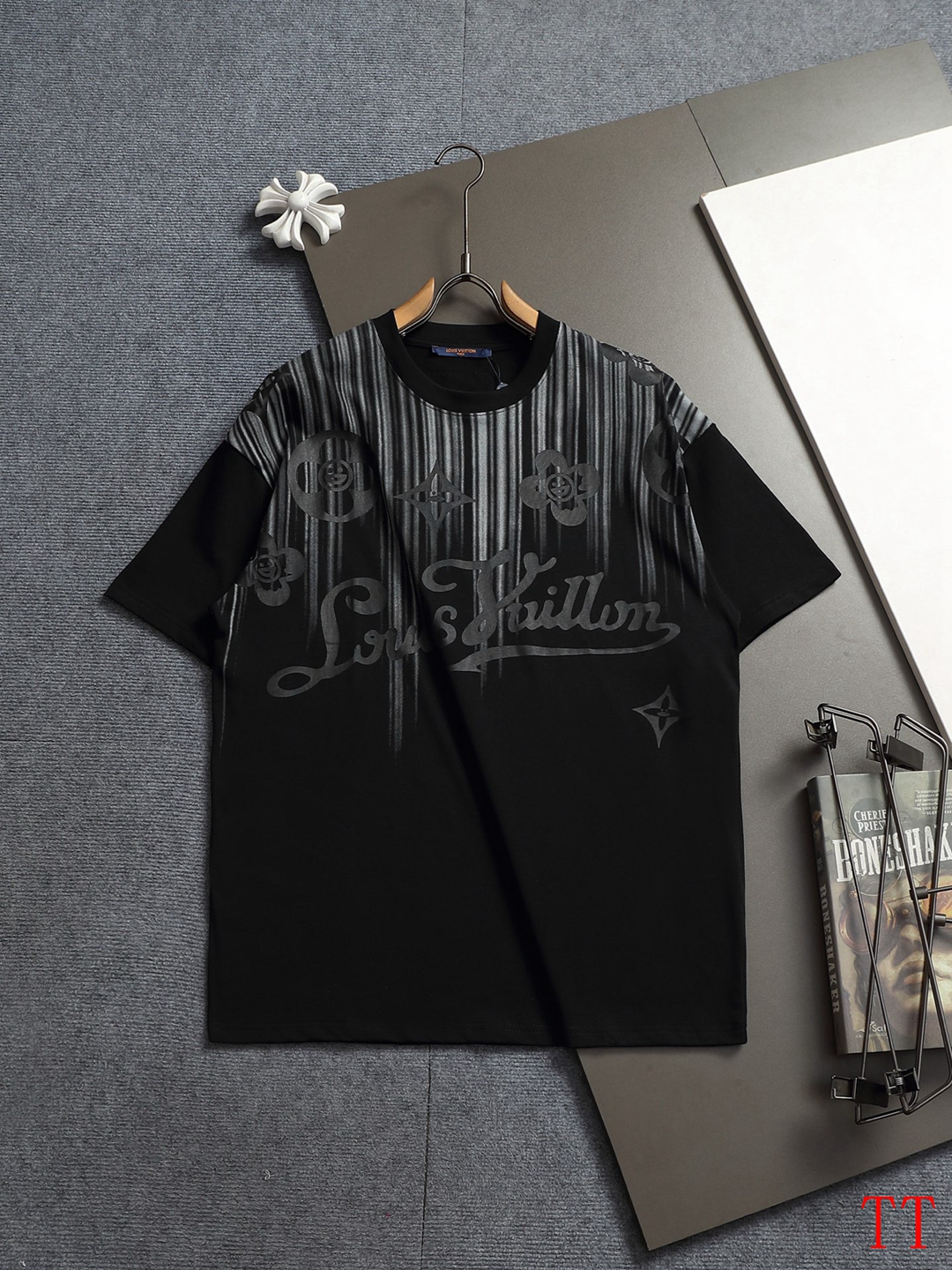 Cheap Louis Vuitton T-Shirts for Men in 209682, $30 USD- [IB209682] - Replica Louis Vuitton T-Shirts for Men