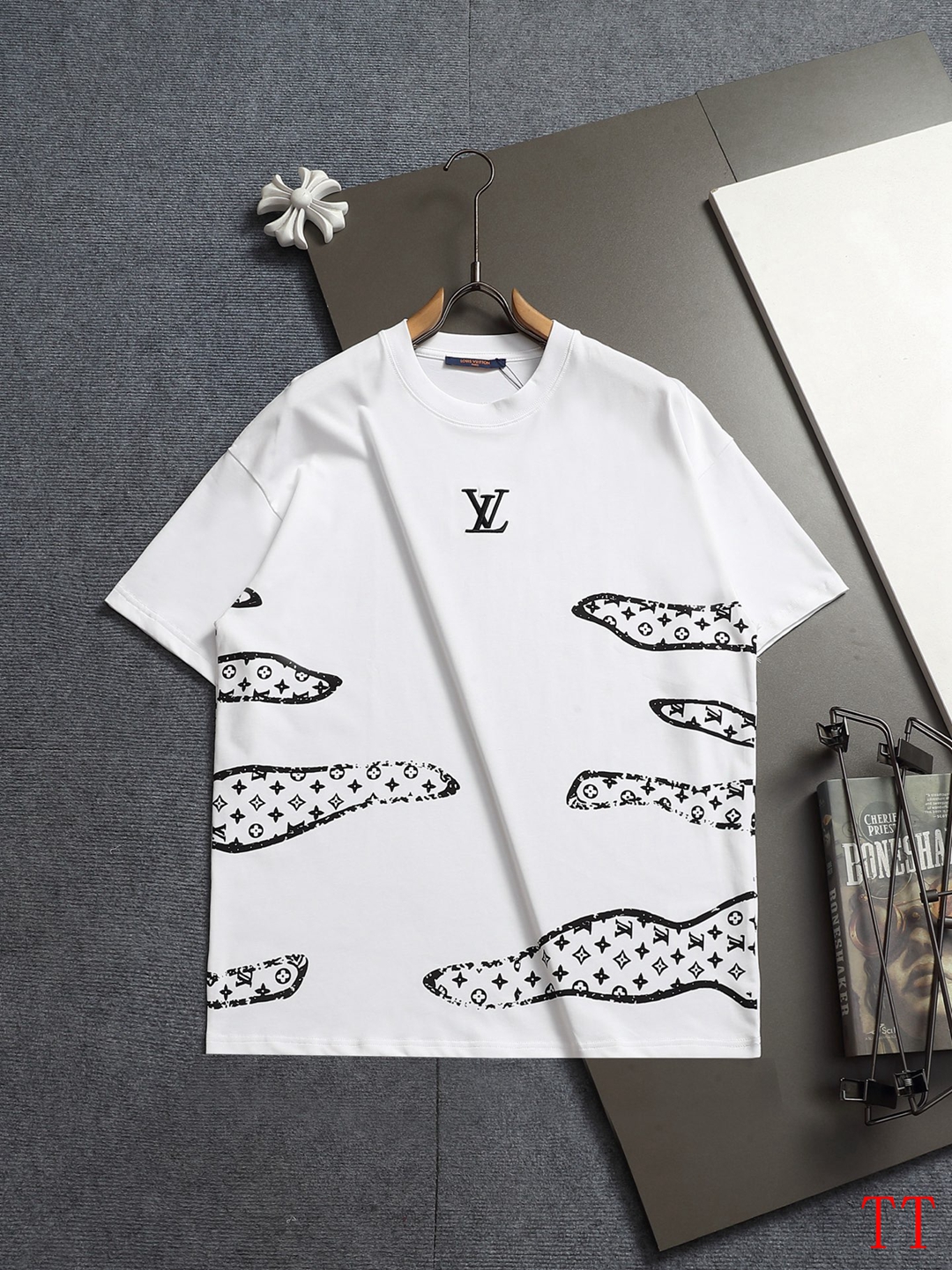 Cheap Louis Vuitton T-Shirts for Men in 209684, $30 USD- [IB209684] - Replica Louis Vuitton T-Shirts for Men