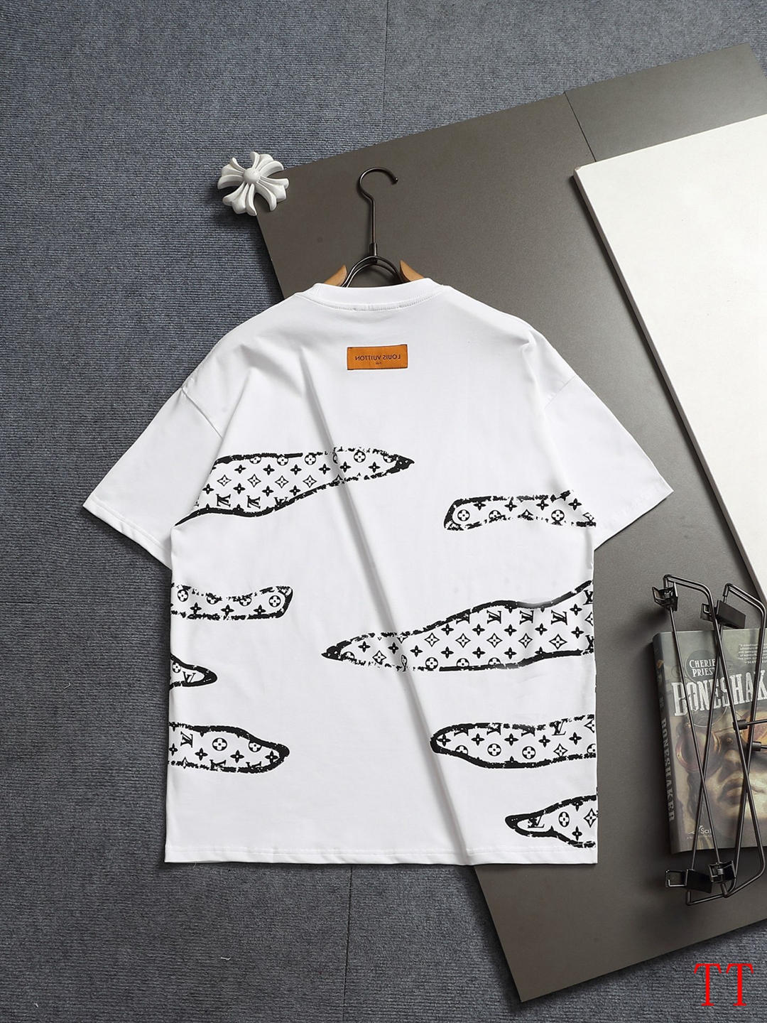 Cheap Louis Vuitton T-Shirts for Men in 209684, $30 USD- [IB209684] - Replica Louis Vuitton T-Shirts for Men