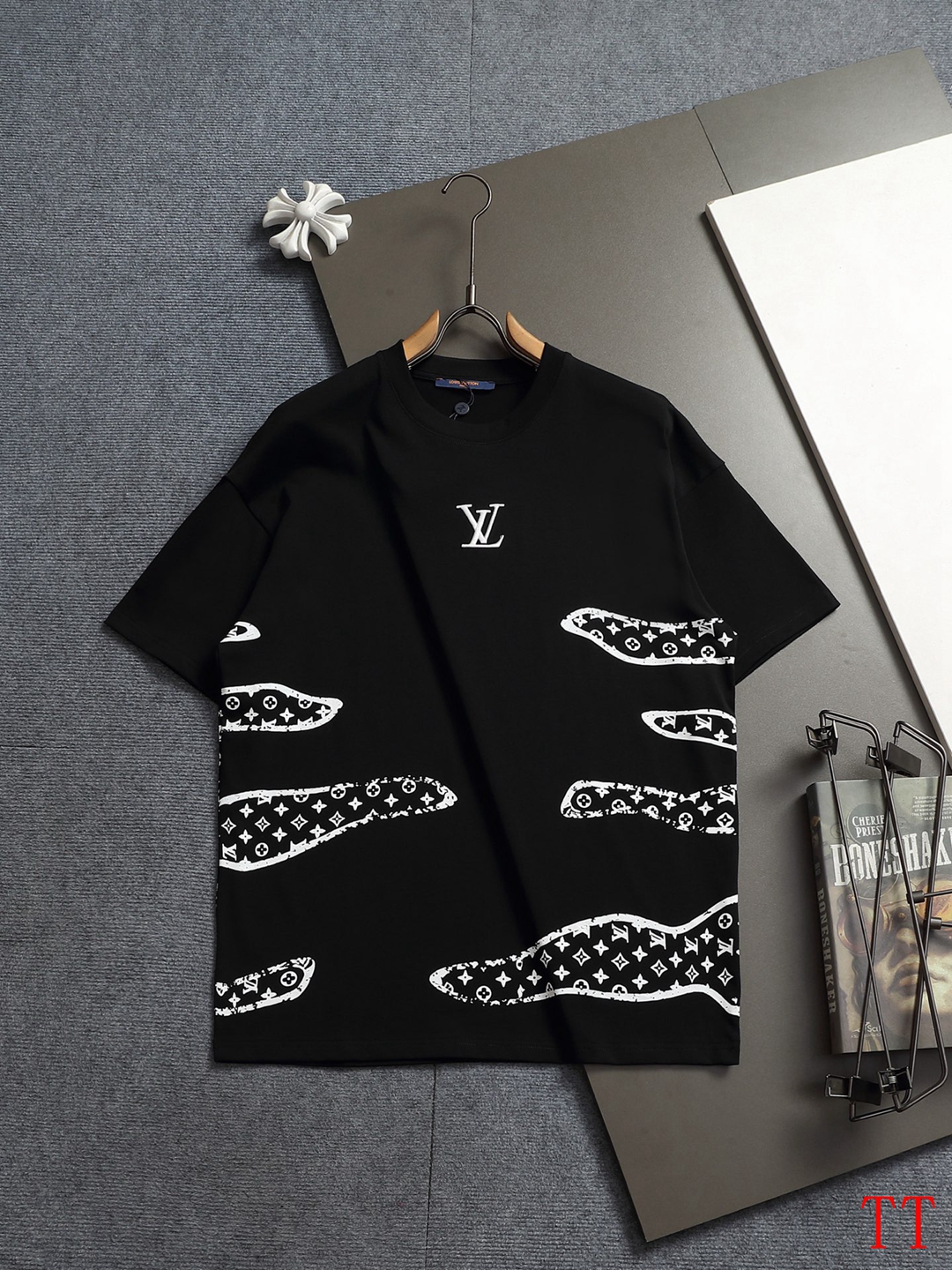 Cheap Louis Vuitton T-Shirts for Men in 209685, $30 USD- [IB209685] - Replica Louis Vuitton T-Shirts for Men