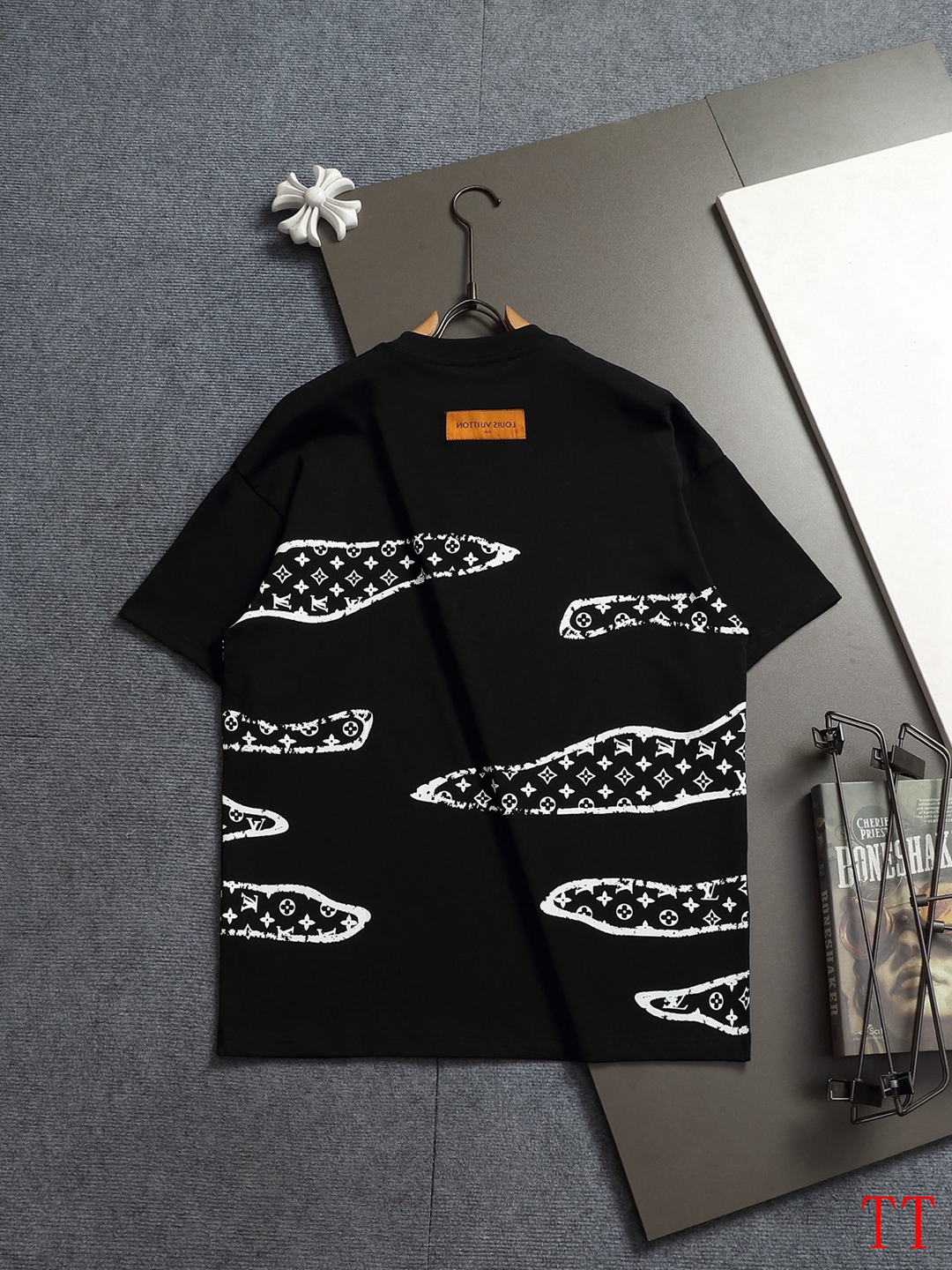 Cheap Louis Vuitton T-Shirts for Men in 209685, $30 USD- [IB209685] - Replica Louis Vuitton T-Shirts for Men