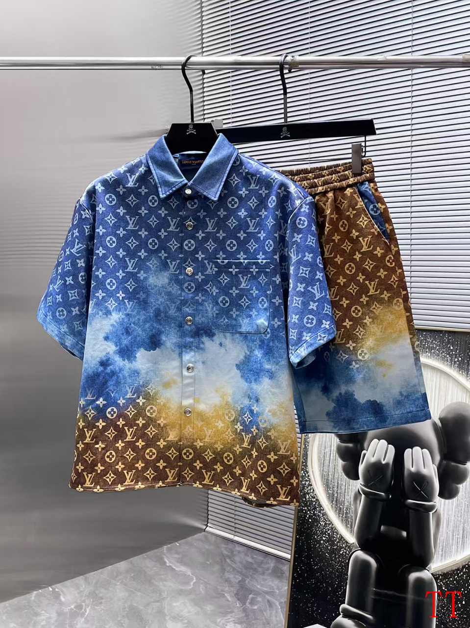 Cheap Louis Vuitton Short Tracksuits For Men in 209764, $55 USD- [IB209764] - Replica Louis Vuitton Short Tracksuits For Men