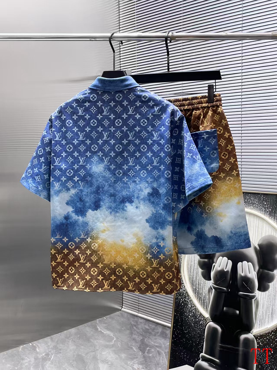 Cheap Louis Vuitton Short Tracksuits For Men in 209764, $55 USD- [IB209764] - Replica Louis Vuitton Short Tracksuits For Men