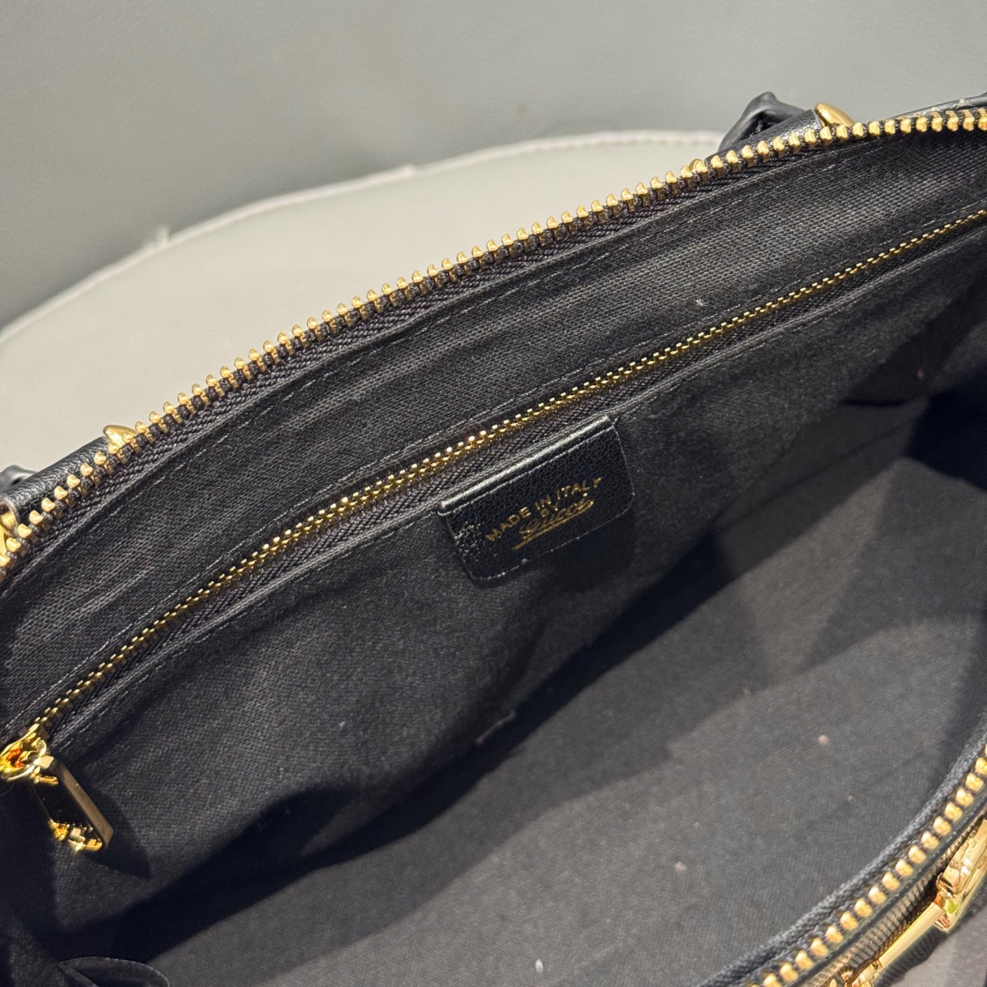 Cheap Gucci AAA Quality Handbags in 210549, $140 USD- [IB210549] - Replica Gucci AAA Quality Handbags